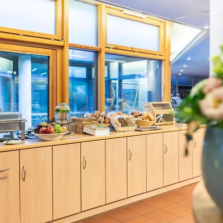 Akademie Hotel *